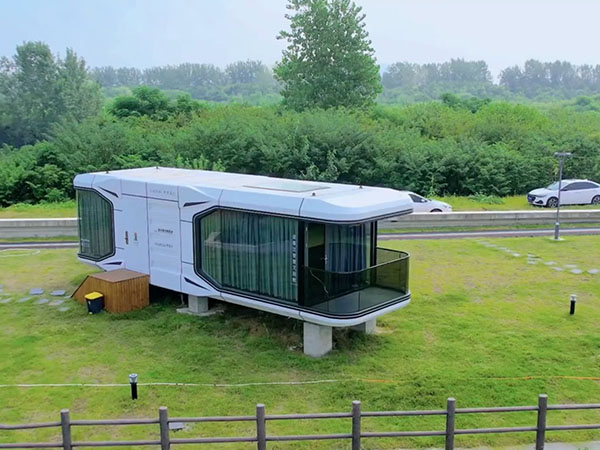 Current Developments in Space Capsule Technology and Applications